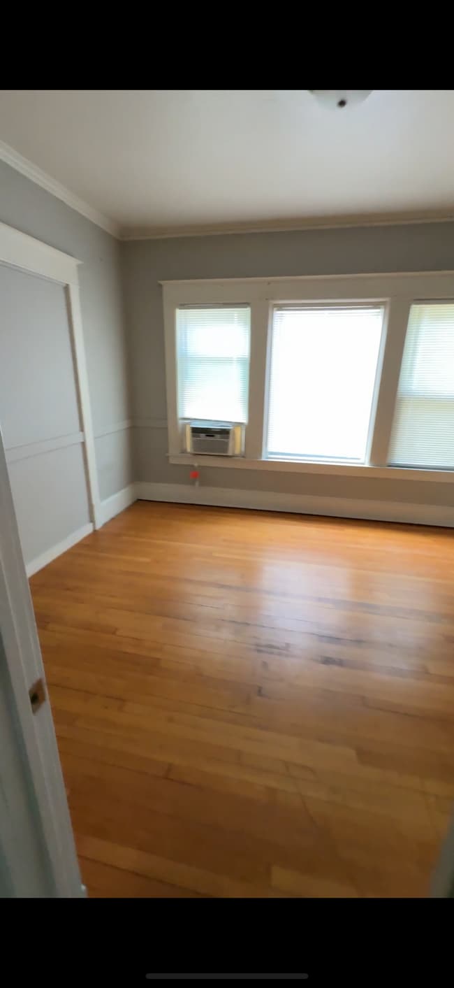 Building Photo - 733 Wright St