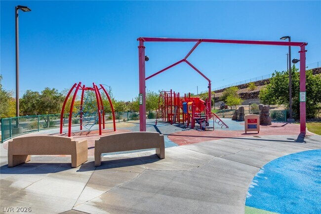 Building Photo - 1068 Crescent Falls St