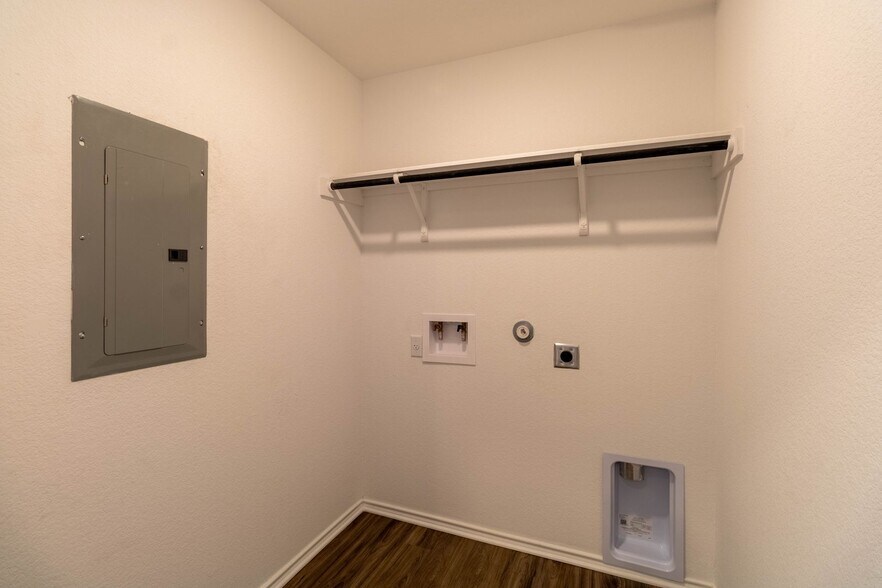 Building Photo - 5601 Bellissima Way