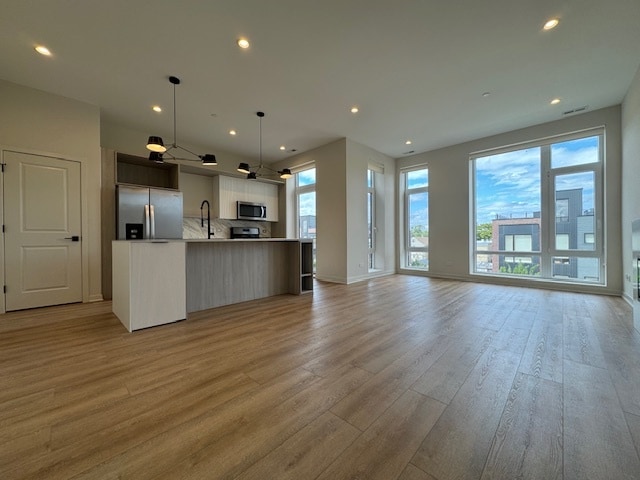 Building Photo - 4177 W Belmont Ave