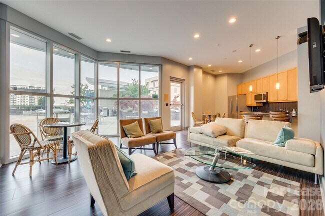 Building Photo - 333 W Trade St