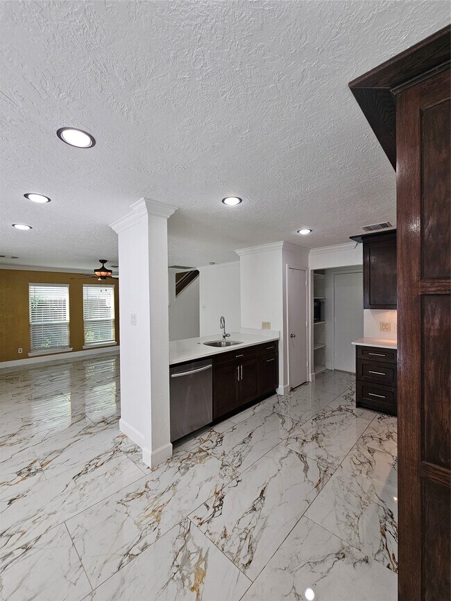 Building Photo - 9207 Dairy View Ln