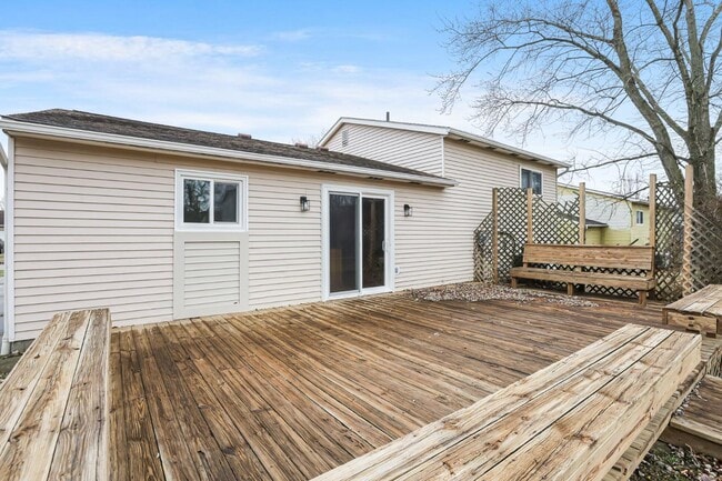 Building Photo - 6400 Firethorn Ave