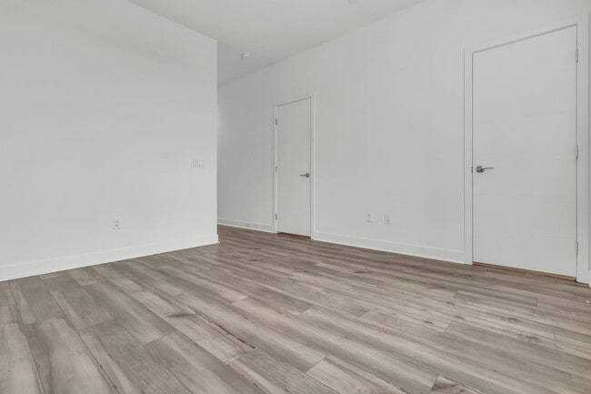 Building Photo - 5086 Long Beach Blvd