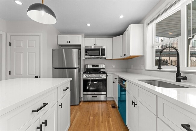 Building Photo - 9 Dexter St