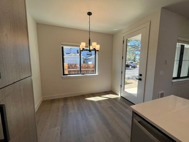 Building Photo - Gorgeous BRAND NEW Modern 2-bd/2-bath Condo in Redmond, OR!