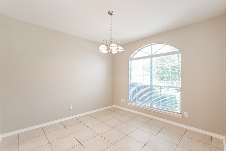 Building Photo - 2307 Siegen Dr
