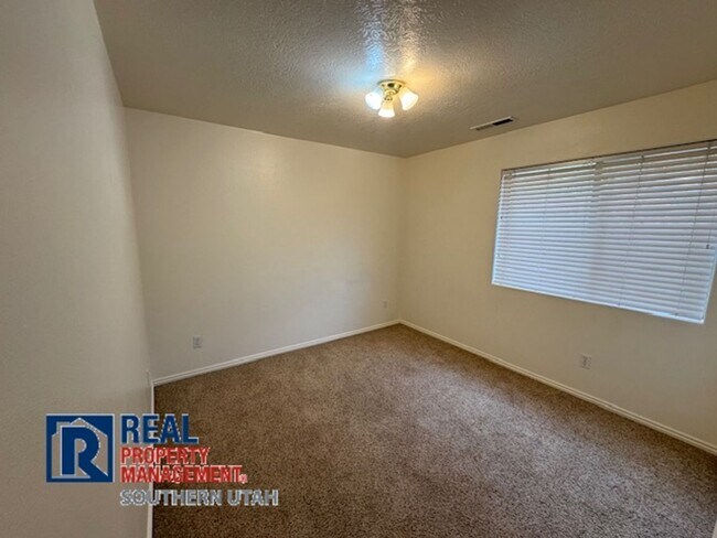 Building Photo - 628 W Evans Ridge Cir