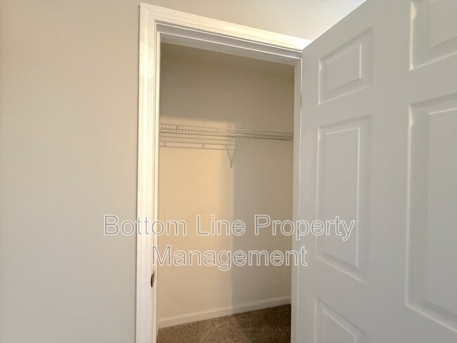 Building Photo - 1521 Van Ness Ln