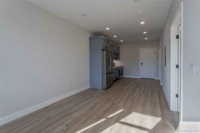 Building Photo - 124 S Main St