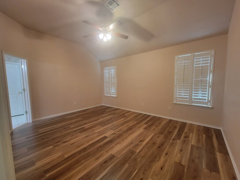 Building Photo - 4608 Midway Dr