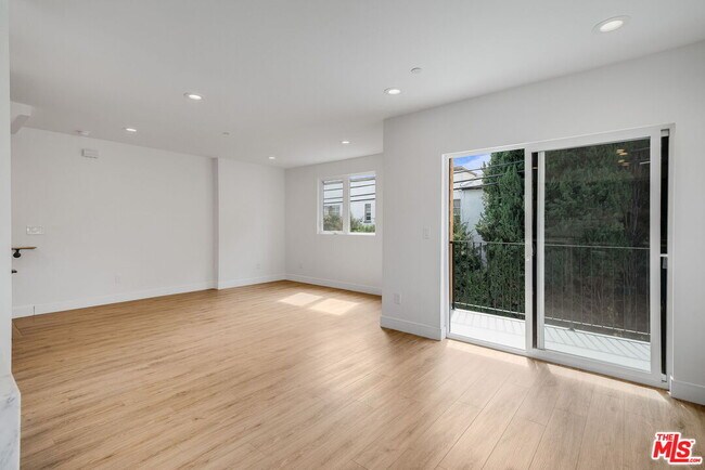 Building Photo - 1435 S Crescent Heights Blvd