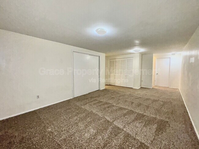 Building Photo - 5728 S Kenton St