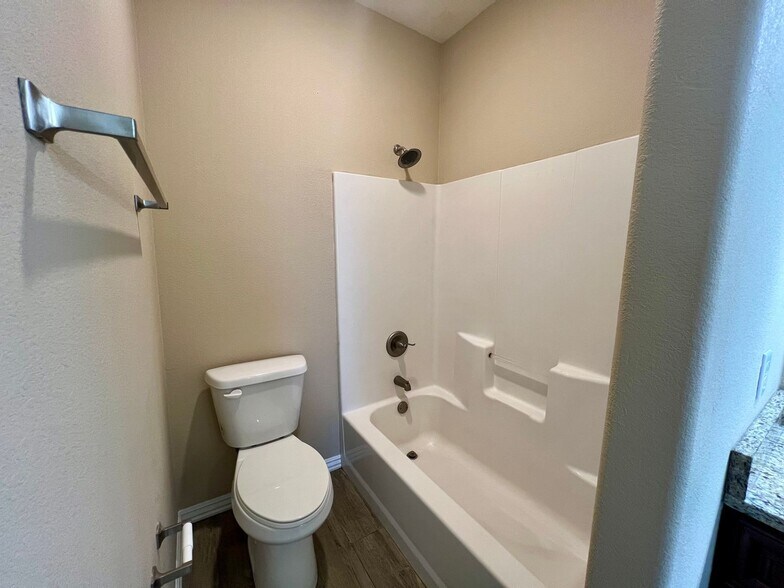 Building Photo - 6611 Leightyn Ln