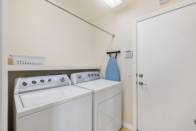 Building Photo - 52230 Desert Spoon Ct