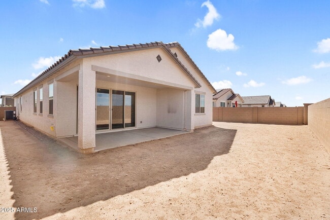 Building Photo - 18570 W Honeysuckle Dr