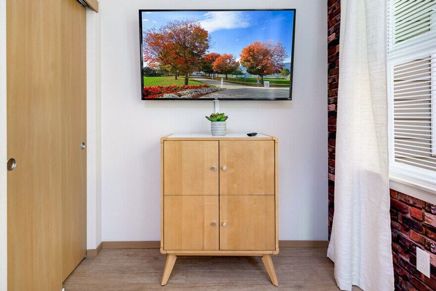 Building Photo - 2820 17th Ave S