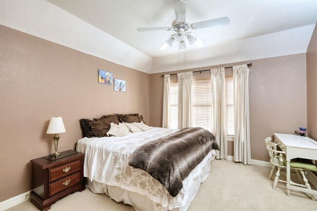 Building Photo - 1800 Bluffwood Pl