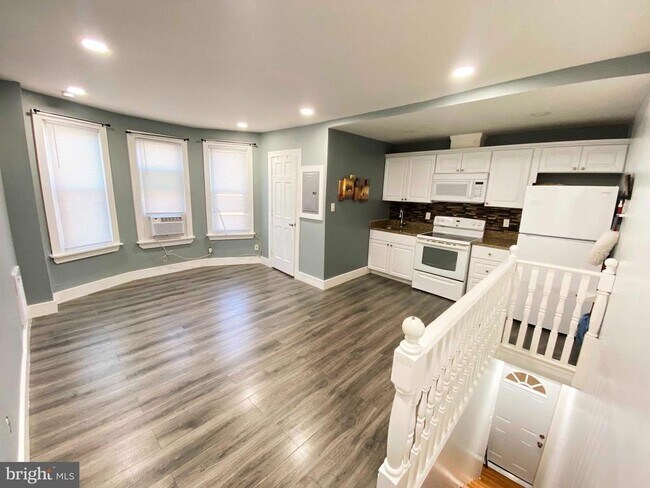 Building Photo - 315 N 52nd St