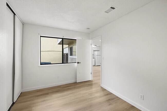 Building Photo - 995 Matthew Ct