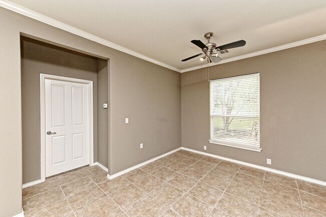 Building Photo - 533 Mill Pond Path