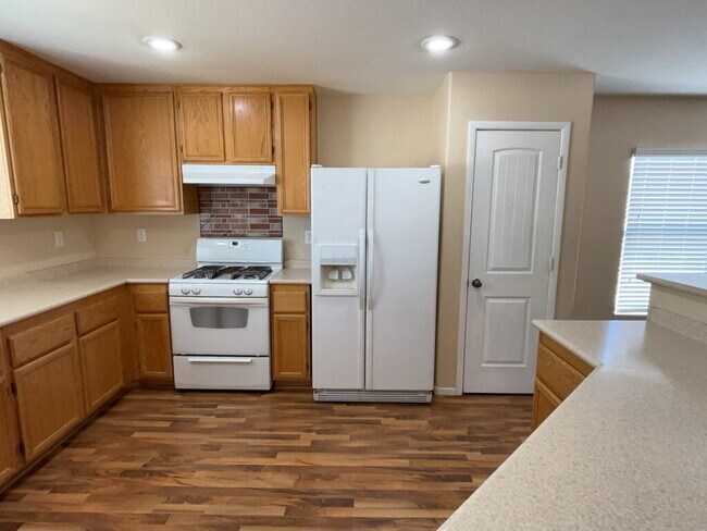 Building Photo - Don't miss out on the amazing views this home has to offer!