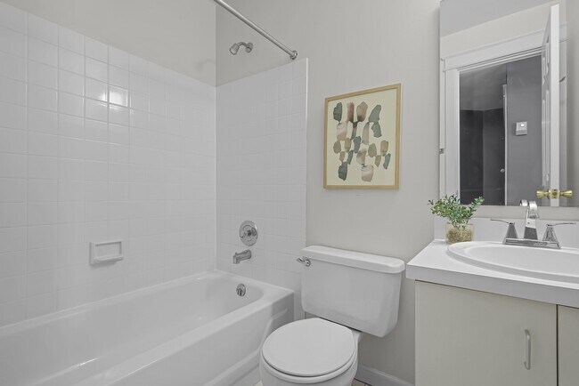 Building Photo - 5858 Nina Pl