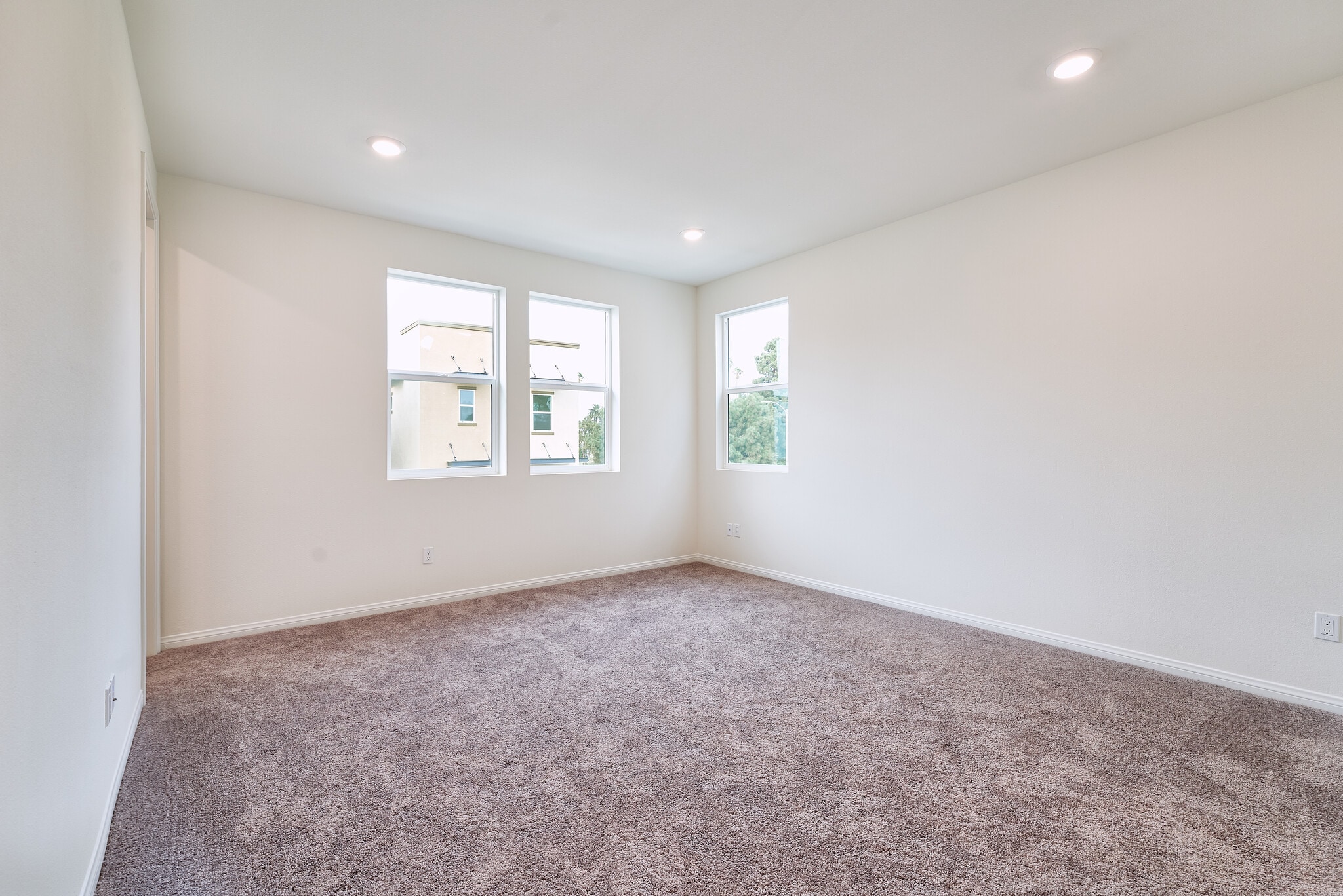 Building Photo - 729 Daniel Freeman Cir