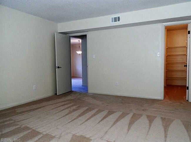 Building Photo - 529 Pheasant Run