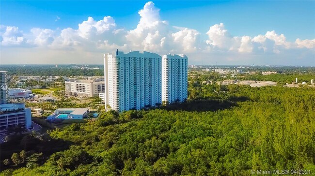 Building Photo - 15051 Royal Oaks Ln
