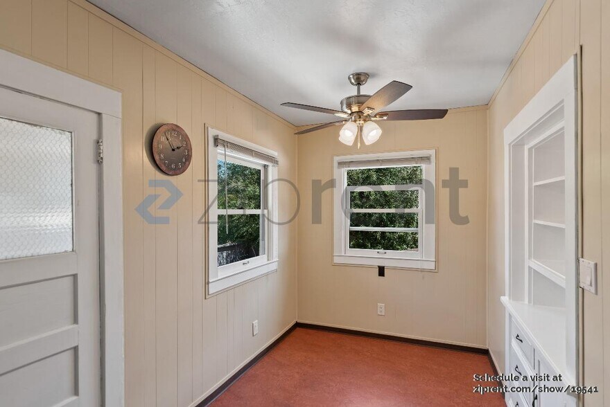 Building Photo - Unit
