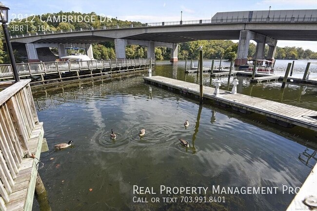 Building Photo - 2912 Cambridge Dr