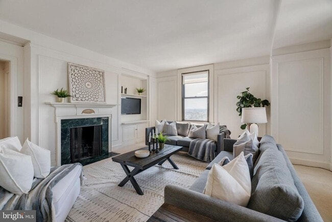 Building Photo - 2031 Locust St