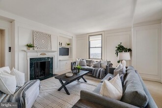 Building Photo - 2031 Locust St