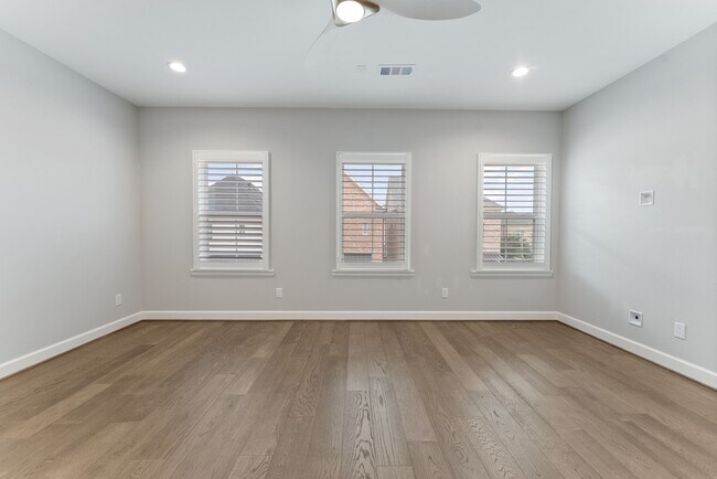 Building Photo - 114 Magnolia Green St