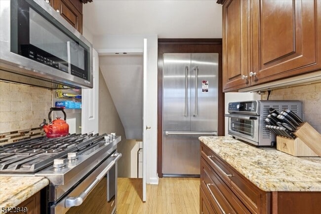 Building Photo - 260 Walnut St