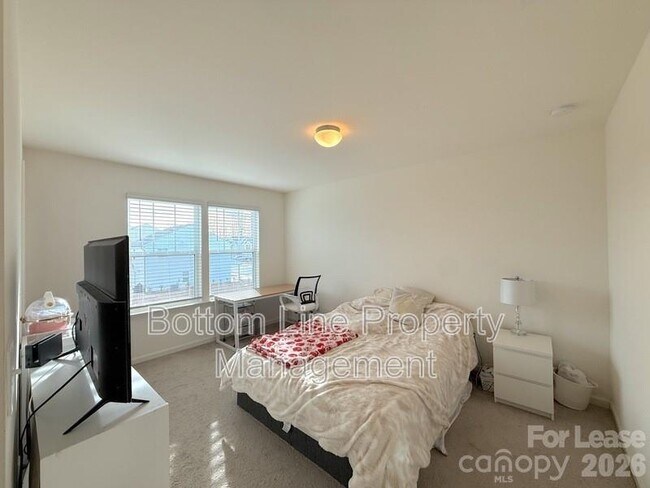 Building Photo - 2688 Andes Dr