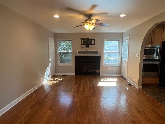 Building Photo - 105 Bellows Pl