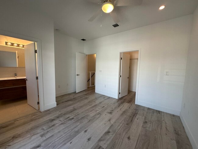 Building Photo - 815 NE 17th Ave