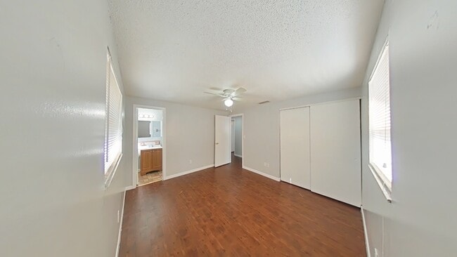 Building Photo - 5606-5689 89th Ave