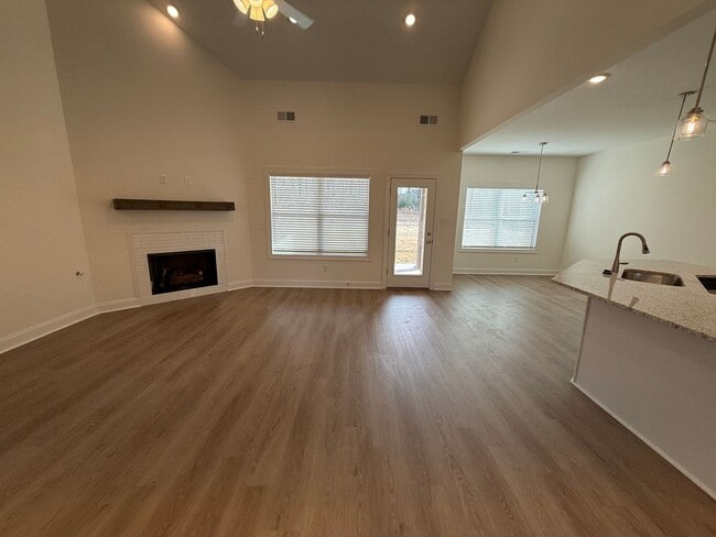 Building Photo - 7452 Newbury Dr