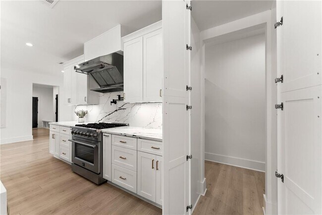 Building Photo - 151 S Pointe Dr