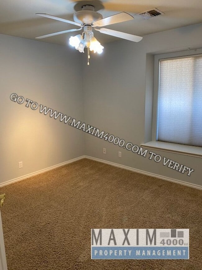 Building Photo - 2499 Interlochen Ct