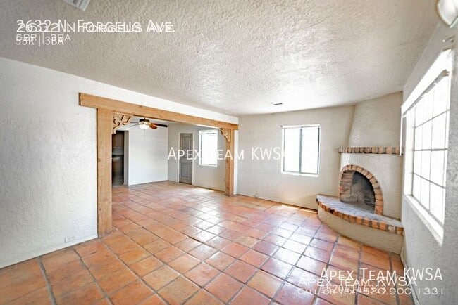 Building Photo - 2632 N Forgeus Ave