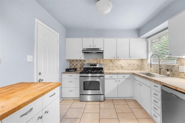 Building Photo - 6713 Haney Dr