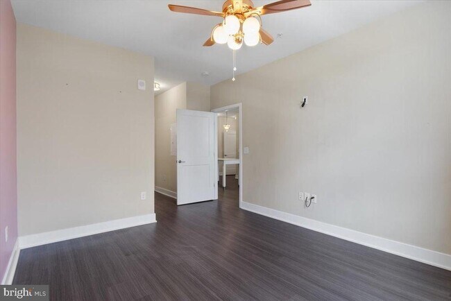 Building Photo - 145 Riverhaven Dr