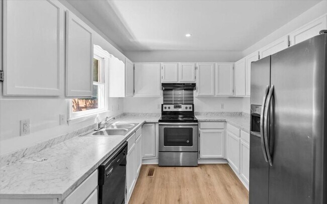 Building Photo - 120 Arcaro Dr