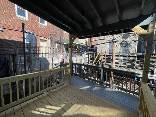 Building Photo - 1611 S Yewdall St