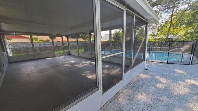 Building Photo - Charming 4-Bed, 2-Bath Home with Pool in Seffner, FL 33584