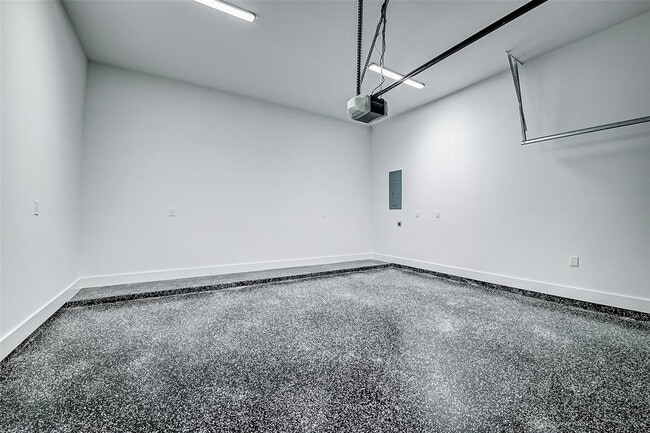 Building Photo - 1913 Hoskins Dr